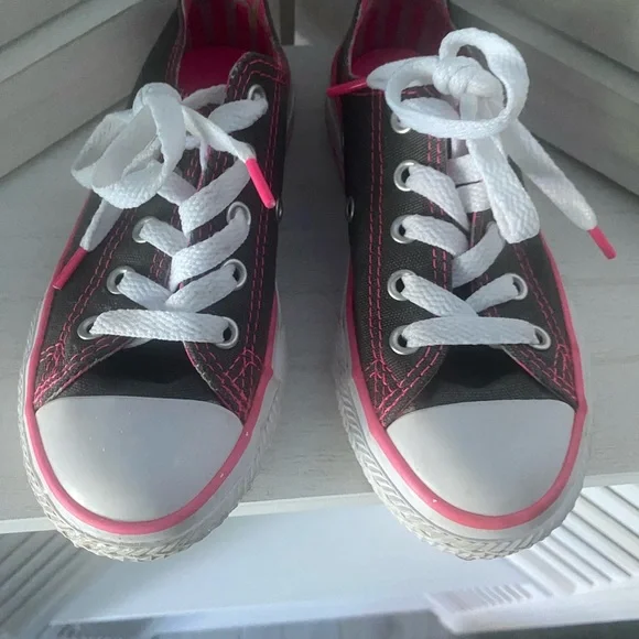 Little Kids Size 11 Converse Sneakers - Grey/Pink - Picture 2 of 8